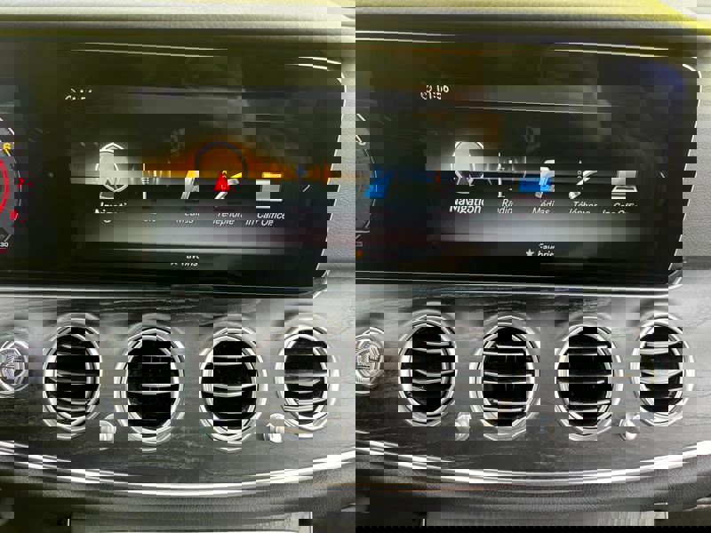 Image Mercedes-Benz 汃獡敳䔠䈠牥楬敮 200 2.0 184 Avantgarde Carplay Clim Bi-zone Caméra PA Sièges élec chauffants Bluetooth Toit ouvrant 